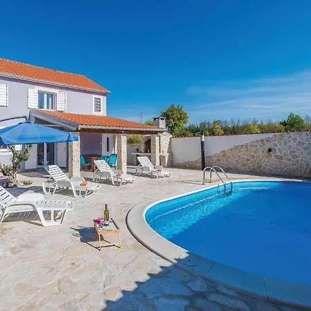 2 Bedroom Gorgeous Home In Privlaka-Sabunike Holiday home Nin