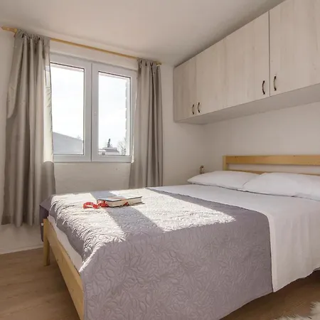 Two-bedroom In Privlaka-sabunike Casa vacanze Nin