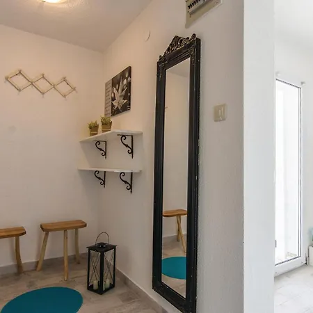 Two-bedroom In Privlaka-sabunike * Nin