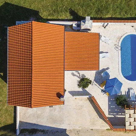 Дом отдыха Two-bedroom In Privlaka-sabunike