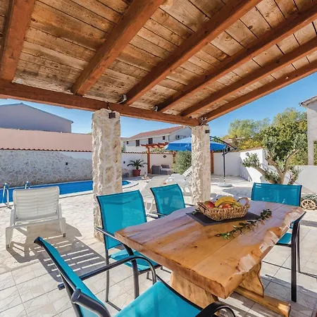 2 Bedroom Gorgeous Home In Privlaka-Sabunike Holiday home