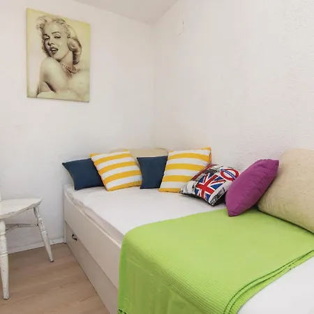 Дом отдыха Two-bedroom In Privlaka-sabunike *