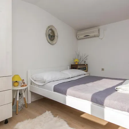 Two-bedroom In Privlaka-sabunike * Nin