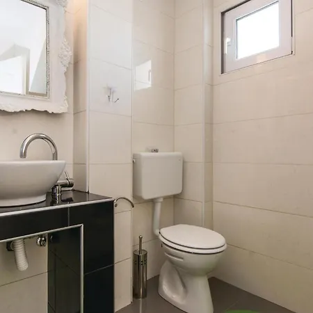 Two-bedroom In Privlaka-sabunike Casa vacanze