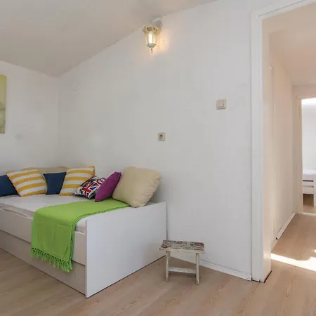 Two-bedroom In Privlaka-sabunike Casa vacanze Nin