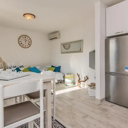 Two-bedroom In Privlaka-sabunike