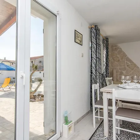 Holiday home 2 Bedroom Gorgeous Home In Privlaka-Sabunike Nin