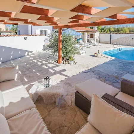 Holiday home 2 Bedroom Gorgeous Home In Privlaka-Sabunike