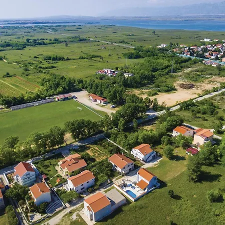 2 Bedroom Gorgeous Home In Privlaka-Sabunike *