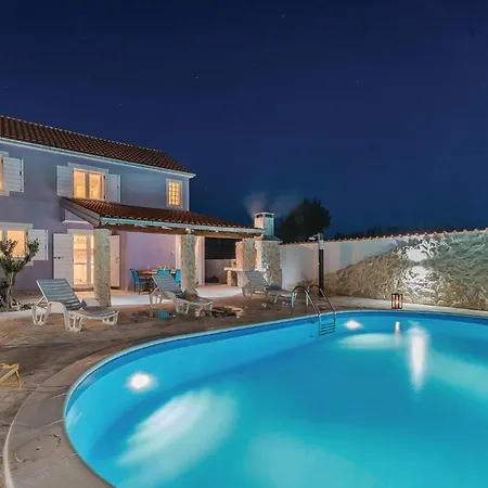 Two-bedroom In Privlaka-sabunike * Nin