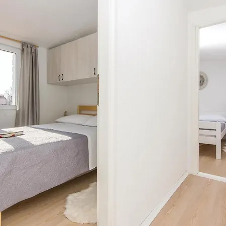 Two-bedroom In Privlaka-sabunike Casa vacanze *