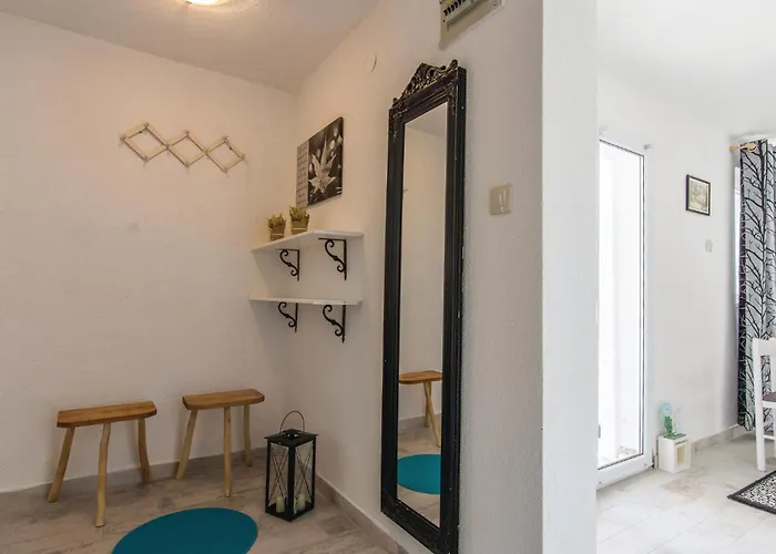 Two-bedroom In Privlaka-sabunike * Нин