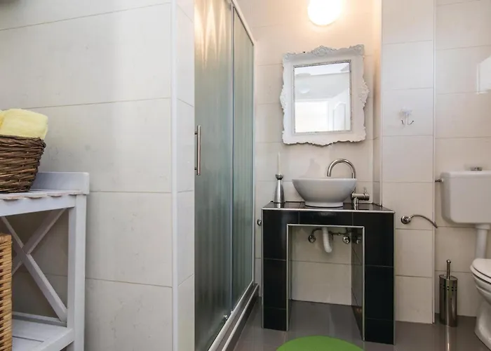 Дом отдыха Two-bedroom In Privlaka-sabunike *