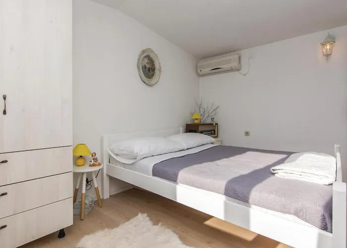 Two-bedroom In Privlaka-sabunike * Нин
