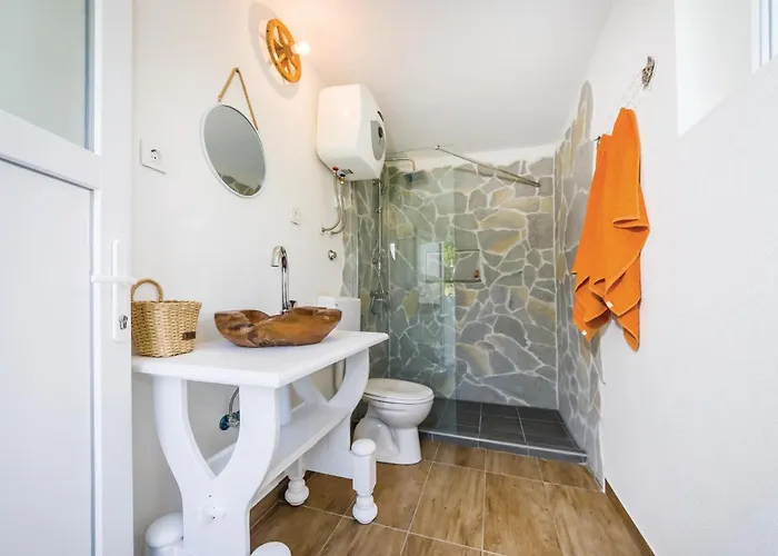 Дом отдыха Two-bedroom In Privlaka-sabunike *