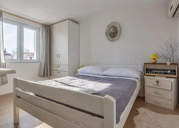 Дом отдыха Two-bedroom In Privlaka-sabunike Нин