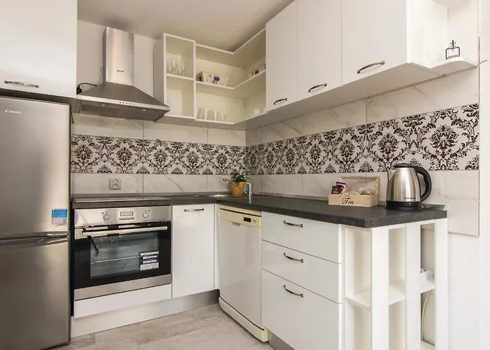 Дом отдыха Two-bedroom In Privlaka-sabunike Нин